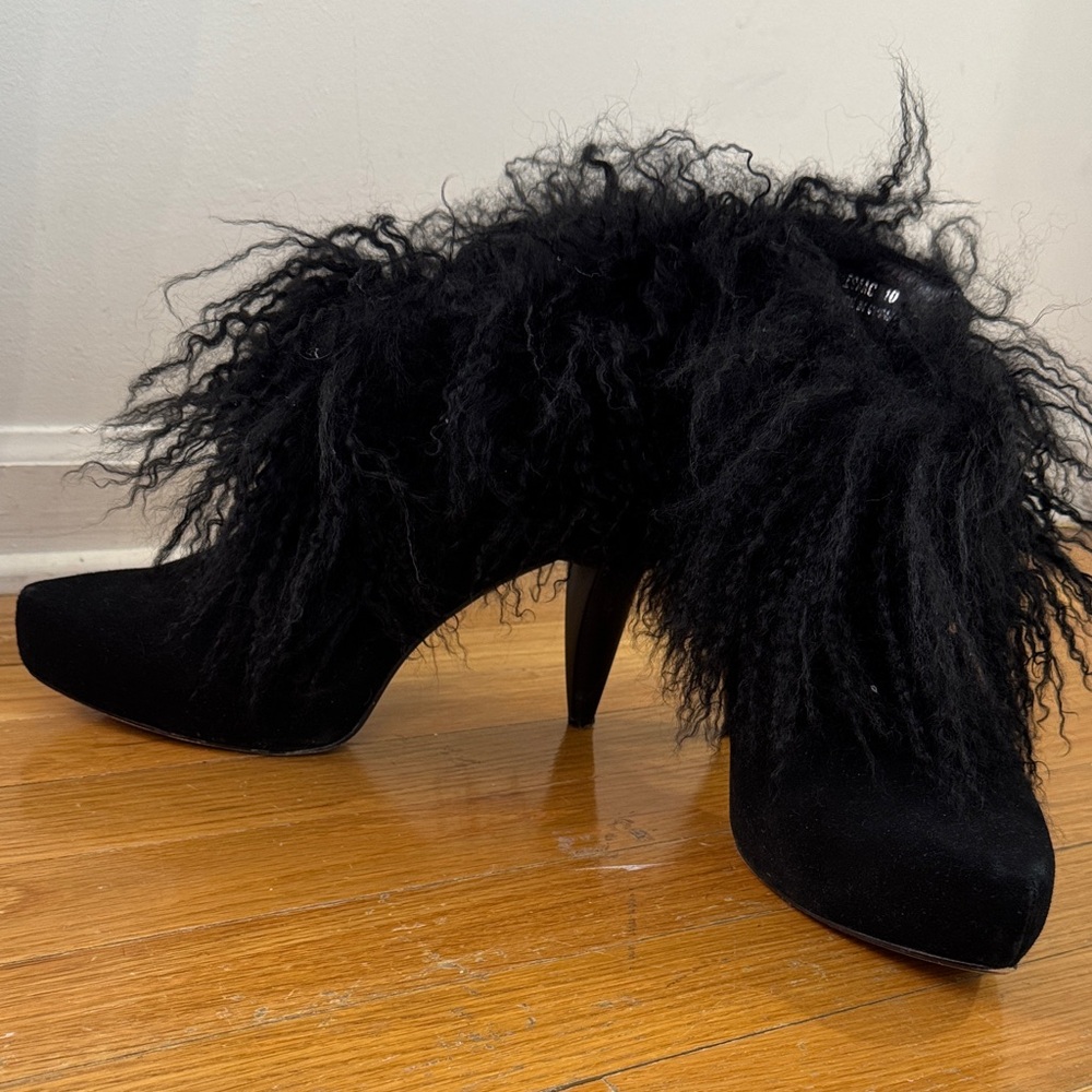 Jeffrey Campbell Amazingly COOL 9.5 booties.  Great condition.